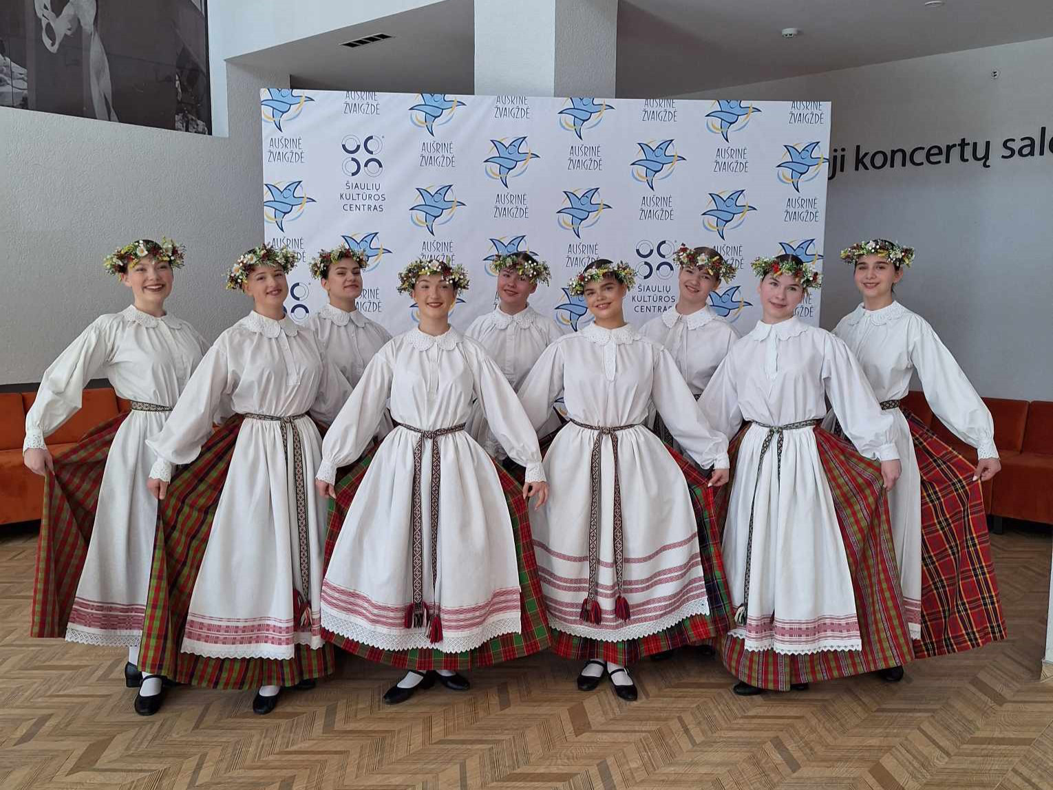 Saulės šokėjos 4